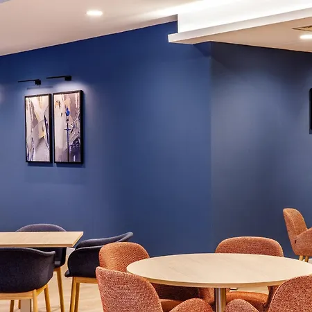 Holiday Inn Express London - Excel By Ihg-2